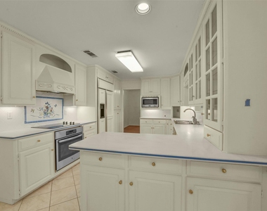 110 Ridgemont Drive - Photo Thumbnail 7