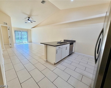1044 Ne 8th Place - Photo Thumbnail 5