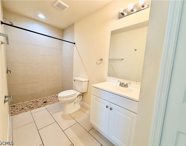 1044 Ne 8th Place - Photo Thumbnail 14