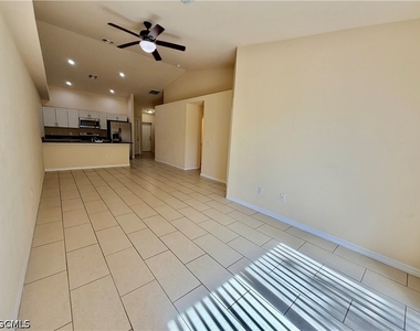 1044 Ne 8th Place - Photo Thumbnail 8