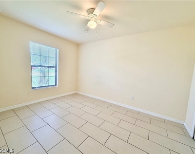 1044 Ne 8th Place - Photo Thumbnail 2