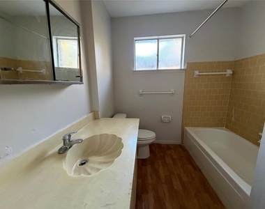 3310 Forest Glen Street - Photo Thumbnail 12