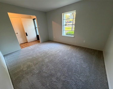 3310 Forest Glen Street - Photo Thumbnail 10