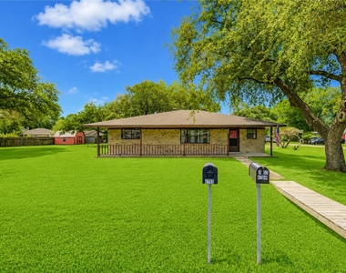 4704 1st Street - Photo Thumbnail 2