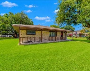 4704 1st Street - Photo Thumbnail 3
