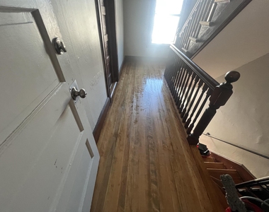 551 Montgomery - Photo Thumbnail 1