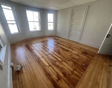 551 Montgomery - Photo Thumbnail 2