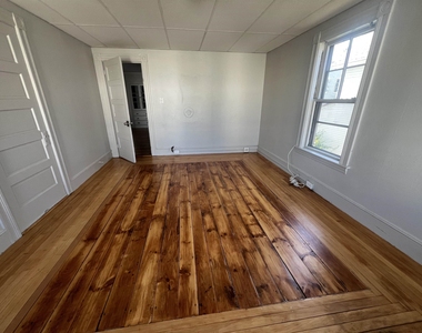 551 Montgomery - Photo Thumbnail 3
