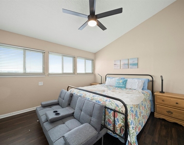 7041 Kingston Cove Lane - Photo Thumbnail 24