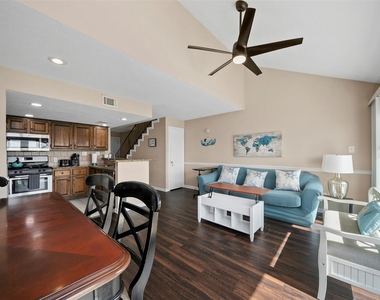 7041 Kingston Cove Lane - Photo Thumbnail 6