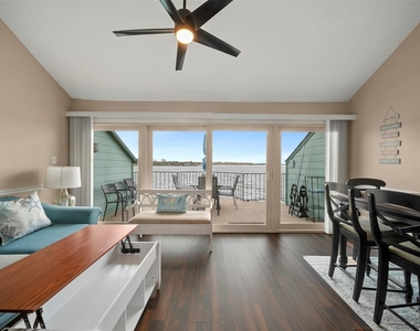 7041 Kingston Cove Lane - Photo Thumbnail 5