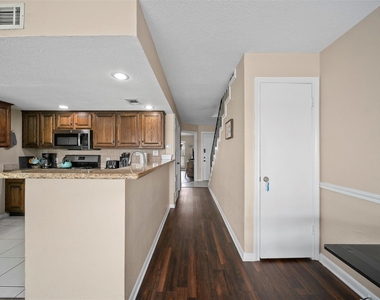 7041 Kingston Cove Lane - Photo Thumbnail 13