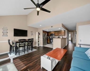 7041 Kingston Cove Lane - Photo Thumbnail 7