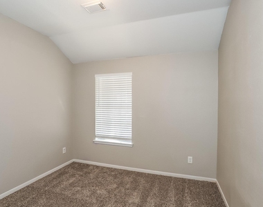 16318 Autumn Leigh Drive - Photo Thumbnail 9