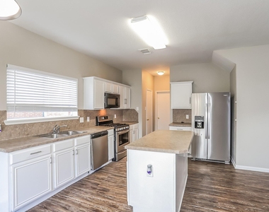 16318 Autumn Leigh Drive - Photo Thumbnail 5