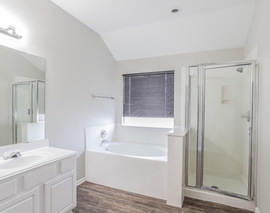 16318 Autumn Leigh Drive - Photo Thumbnail 12