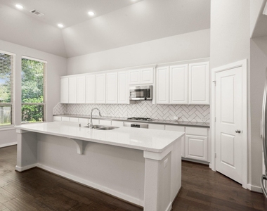 150 Mayfield Drive - Photo Thumbnail 5