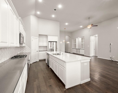150 Mayfield Drive - Photo Thumbnail 7