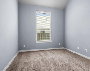 150 Mayfield Drive - Photo Thumbnail 12