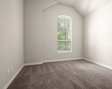 150 Mayfield Drive - Photo Thumbnail 25