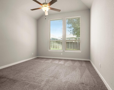 150 Mayfield Drive - Photo Thumbnail 14