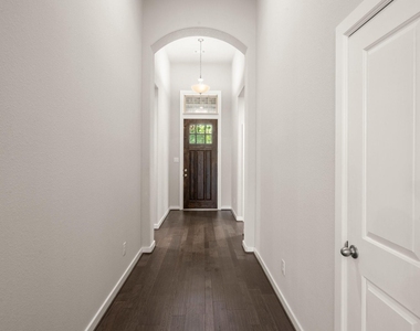150 Mayfield Drive - Photo Thumbnail 4