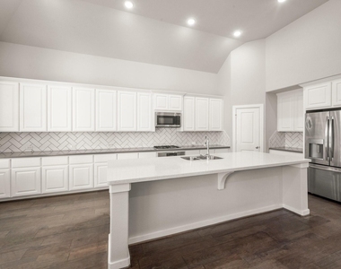 150 Mayfield Drive - Photo Thumbnail 6