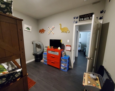 2514 Lee Street - Photo Thumbnail 18