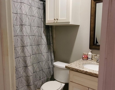 2514 Lee Street - Photo Thumbnail 13