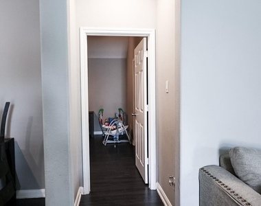 2514 Lee Street - Photo Thumbnail 8
