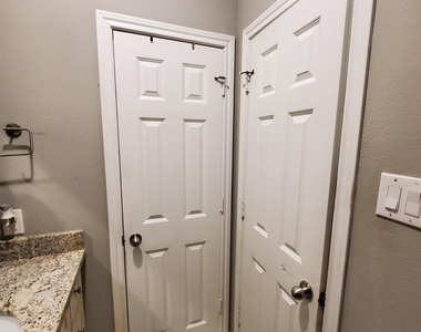 2514 Lee Street - Photo Thumbnail 14