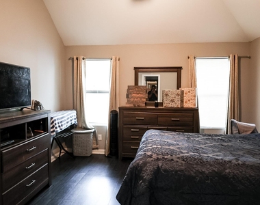 2514 Lee Street - Photo Thumbnail 10