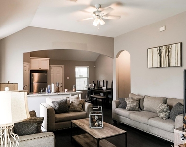 2514 Lee Street - Photo Thumbnail 2