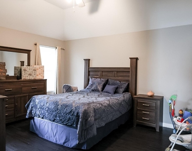 2514 Lee Street - Photo Thumbnail 11