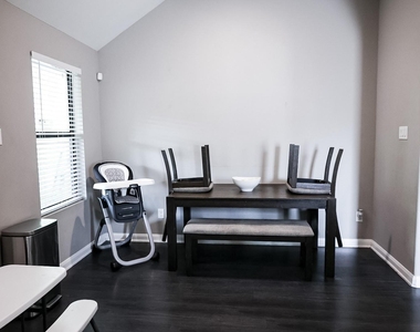 2514 Lee Street - Photo Thumbnail 7
