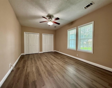 1105 Melbourne Street - Photo Thumbnail 7