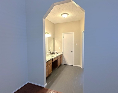 21314 Highland Knolls Drive - Photo Thumbnail 8
