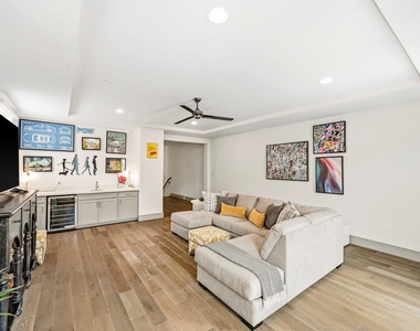523 W 25th Street - Photo Thumbnail 20