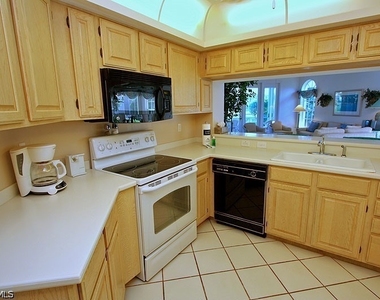 8437 Abbington Circle - Photo Thumbnail 4