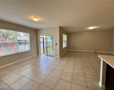 18661 Miami Boulevard - Photo Thumbnail 5