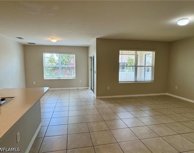 18661 Miami Boulevard - Photo Thumbnail 9