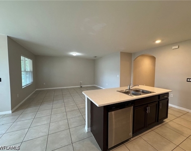 18661 Miami Boulevard - Photo Thumbnail 6