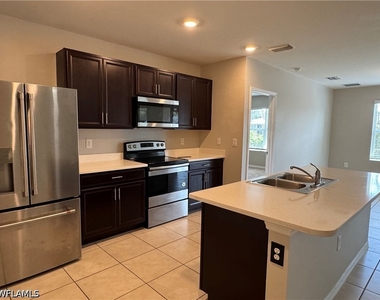 18661 Miami Boulevard - Photo Thumbnail 3