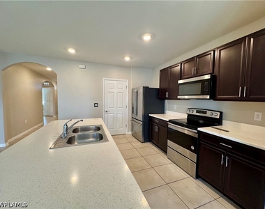 18661 Miami Boulevard - Photo Thumbnail 7