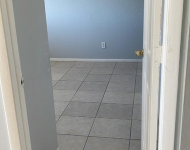 17377 Ithaca Drive - Photo Thumbnail 4