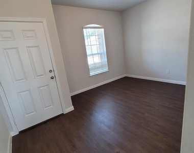 4325 Mcgregor Bluff Lane - Photo Thumbnail 4