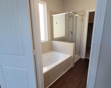 4325 Mcgregor Bluff Lane - Photo Thumbnail 12