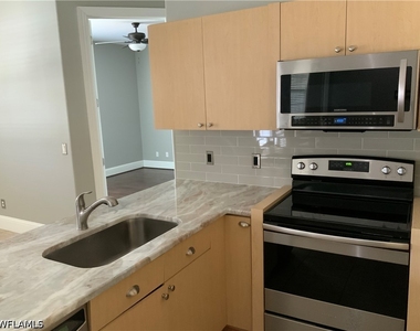 2715 Sw 2nd Place - Photo Thumbnail 15