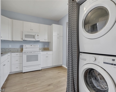 6085 Lake Front Drive - Photo Thumbnail 8