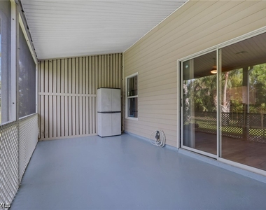 6085 Lake Front Drive - Photo Thumbnail 17